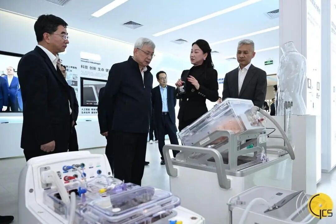 中央宣讲团成员,中国科学院院长侯建国、中央财经委员会办公室副主任祝卫东一行莅临真健康公司考察调研,戴建业司长、聂新平主任等陪同